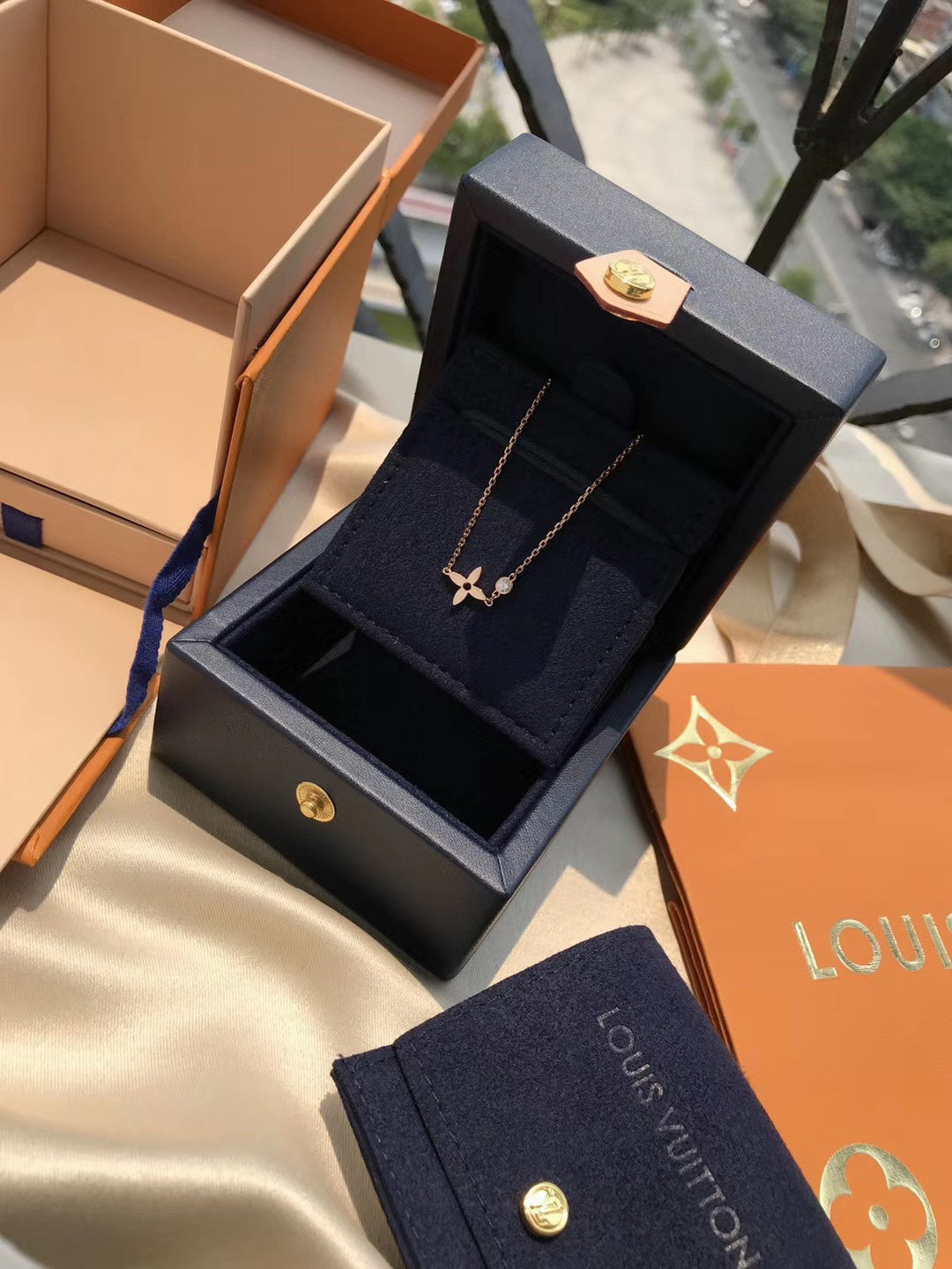 Mysitc BLOSSOM PENDANT PINK GOLD AND DIAMOND