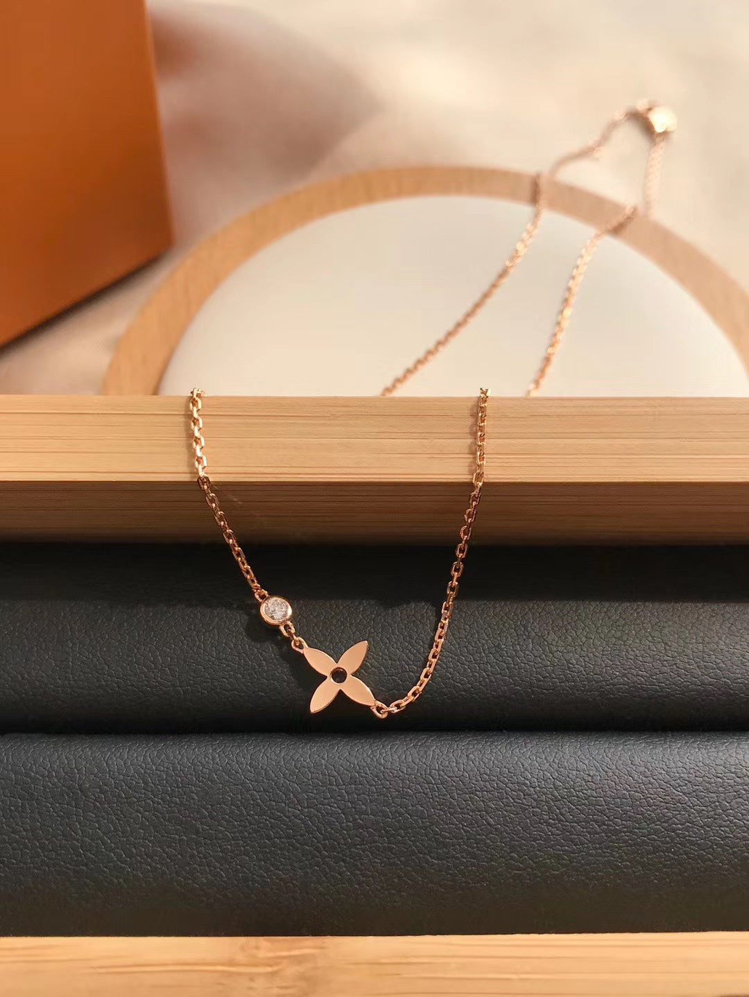 Mysitc BLOSSOM PENDANT PINK GOLD AND DIAMOND