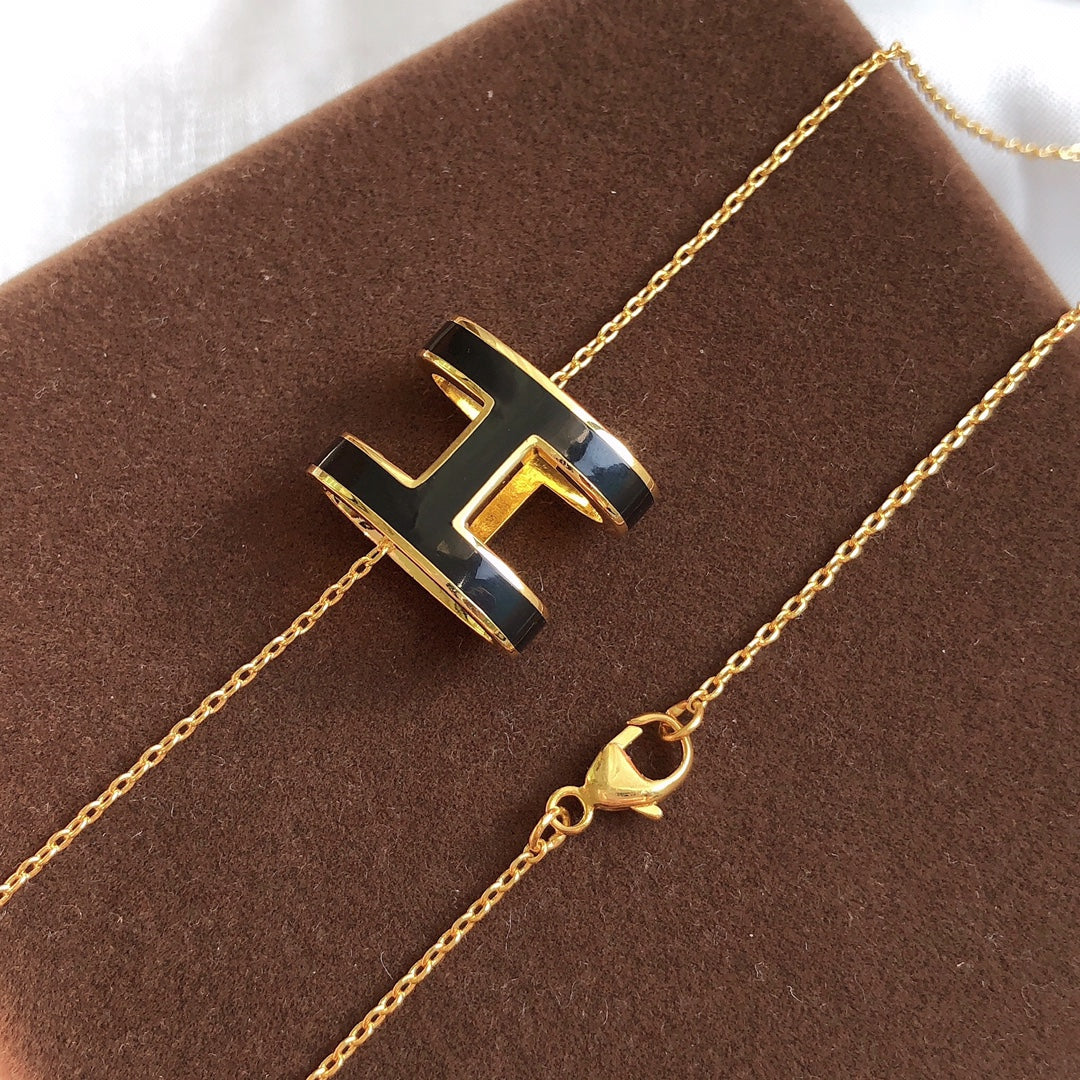 Mysitc HM CLIC BLACK ENAMEL GOLD NECKLACE