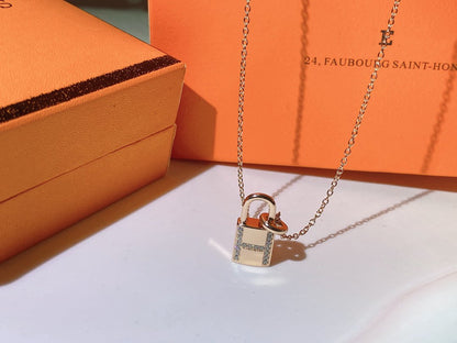 Mysitc HM ADVANCED NICHE LOCK HEAD NECKLACE DIAMONDS