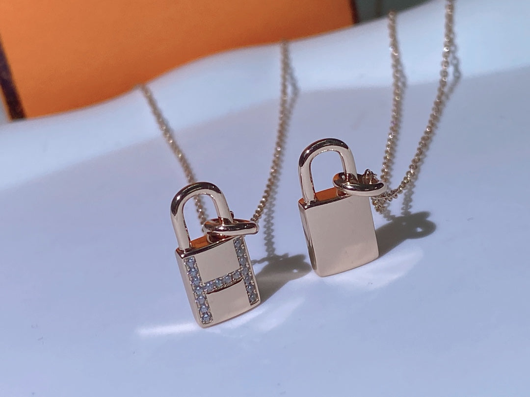 Mysitc HM ADVANCED NICHE LOCK HEAD NECKLACE DIAMONDS