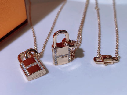 Mysitc HM ADVANCED NICHE LOCK HEAD NECKLACE DIAMONDS