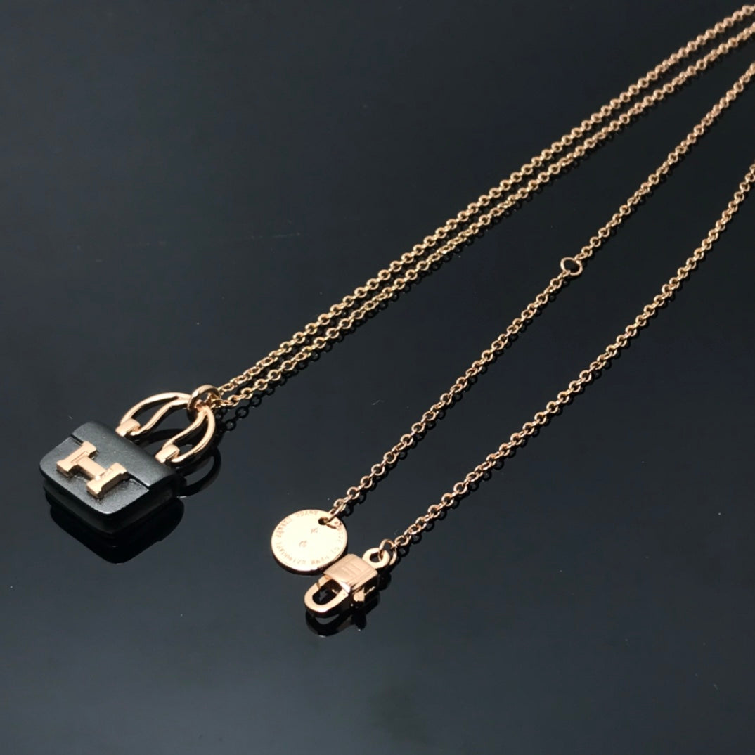 Mystic WOMEN'S HM AMULETTES CONSTANCE PENDANT NECKLACE