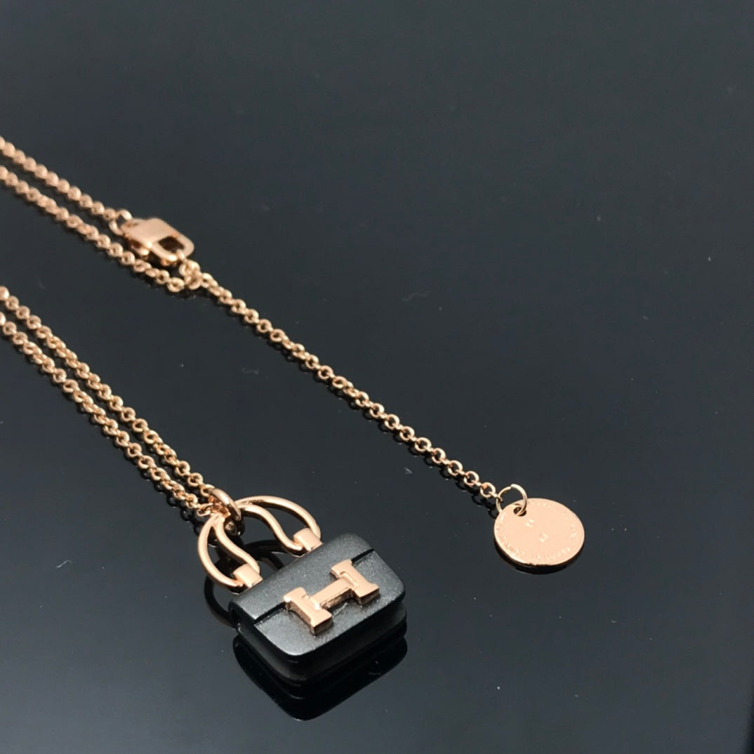 Mystic WOMEN'S HM AMULETTES CONSTANCE PENDANT NECKLACE