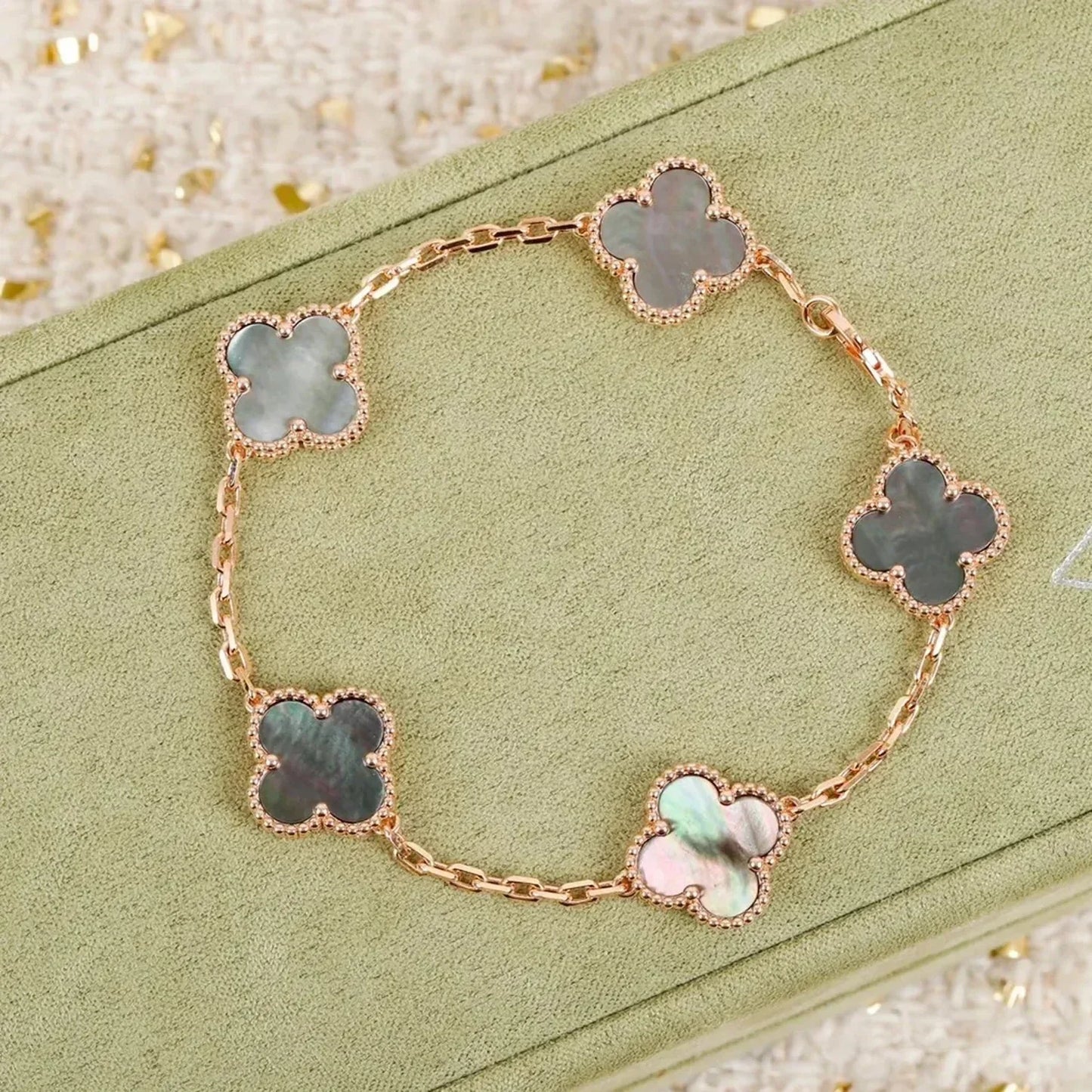 [Mysitc ]New CLOVER 5 MOTIF GRAY MOP BRACELET COLLECTION