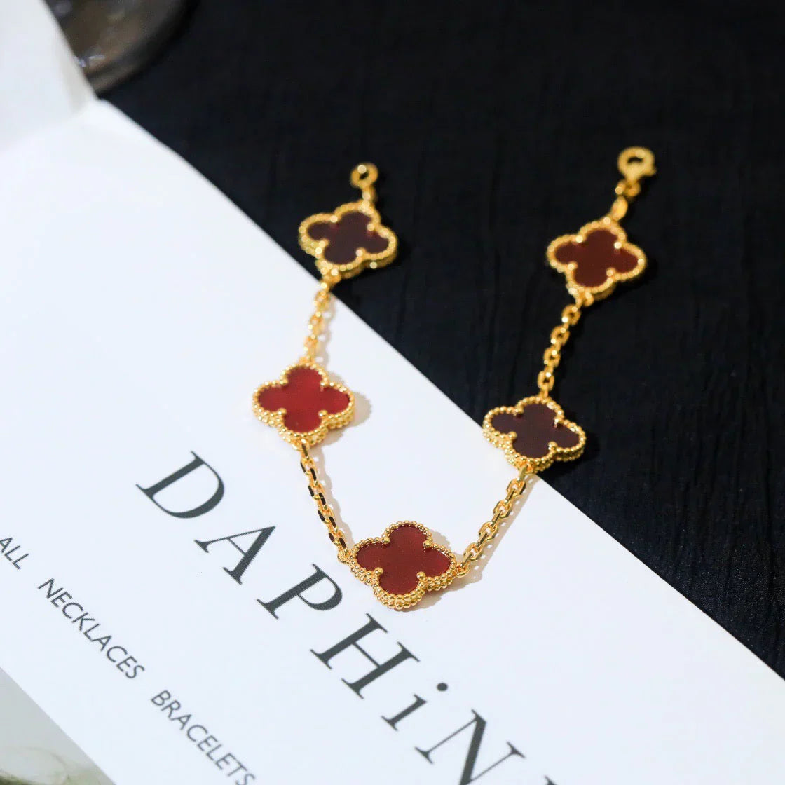 [Mysitc ]New  CLOVER 5 MOTIF RED CORNELIAN BRACELET COLLECTION