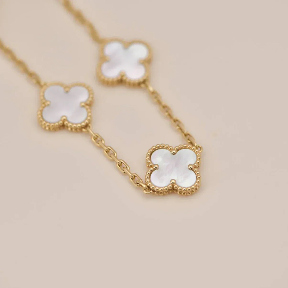 [Mysitc ]New CLOVER WHITE PEARL MOP 5 MOTIF BRACELET COLLECTION