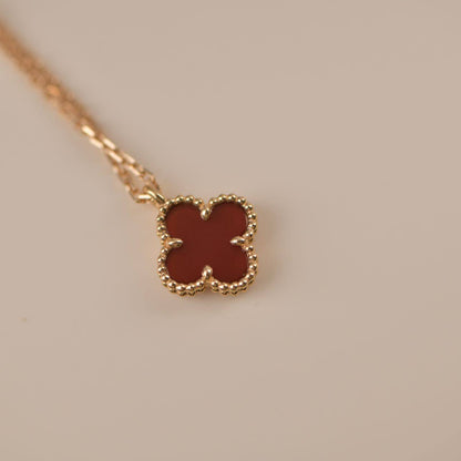 Mysitc CLOVER MINI 9.5MM WHITE CARNELIANS NECKLACE