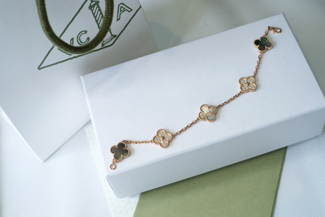 [Mysitc ]New CLOVER 5 MOTIF GRAY MOP BRACELET COLLECTION