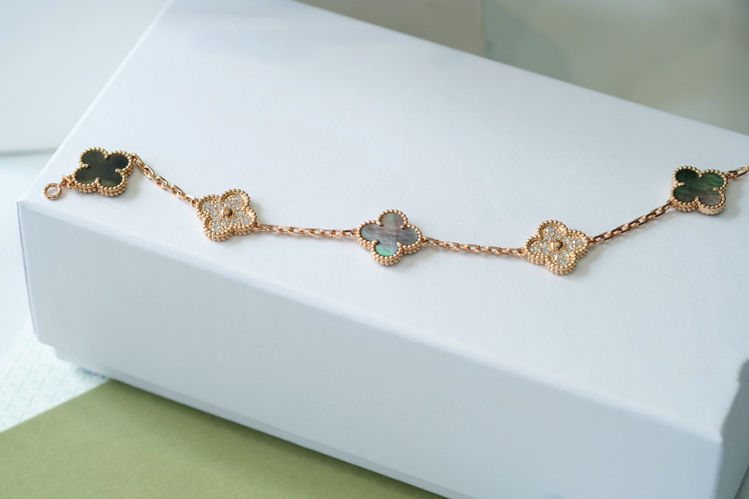 [Mysitc ]New CLOVER 5 MOTIF GRAY MOP BRACELET COLLECTION