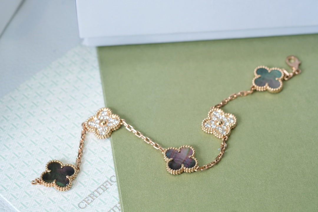 [Mysitc ]New CLOVER 5 MOTIF GRAY MOP BRACELET COLLECTION