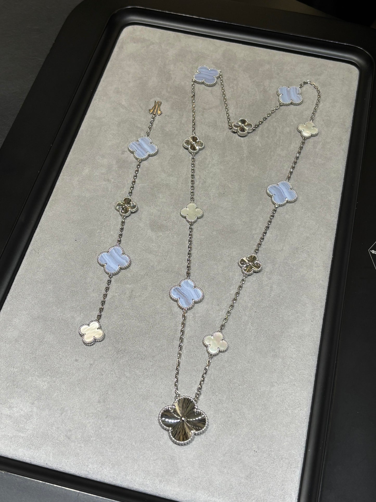 [Mysitc ] 25 NEW CLOVER 15 MOTIFS PURPLE CHALCEDONY