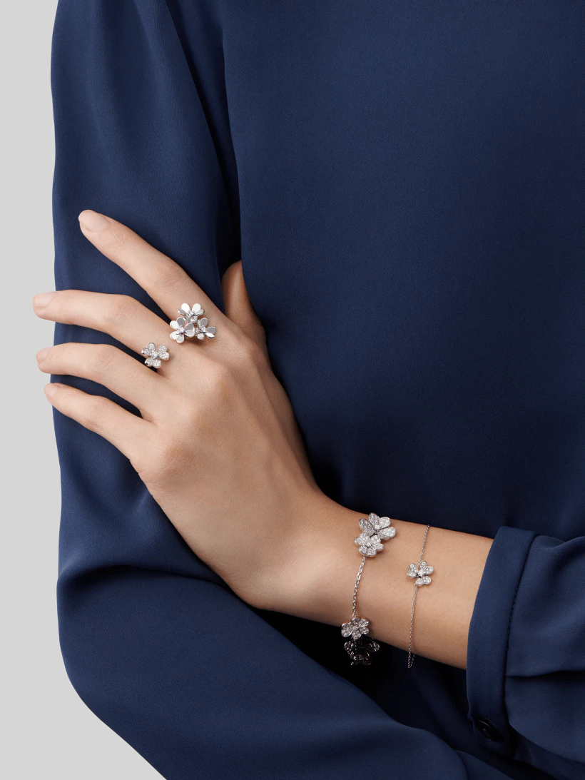Mysitc FRIVOLE SILVER FLOWER DIAMOND BRACELET
