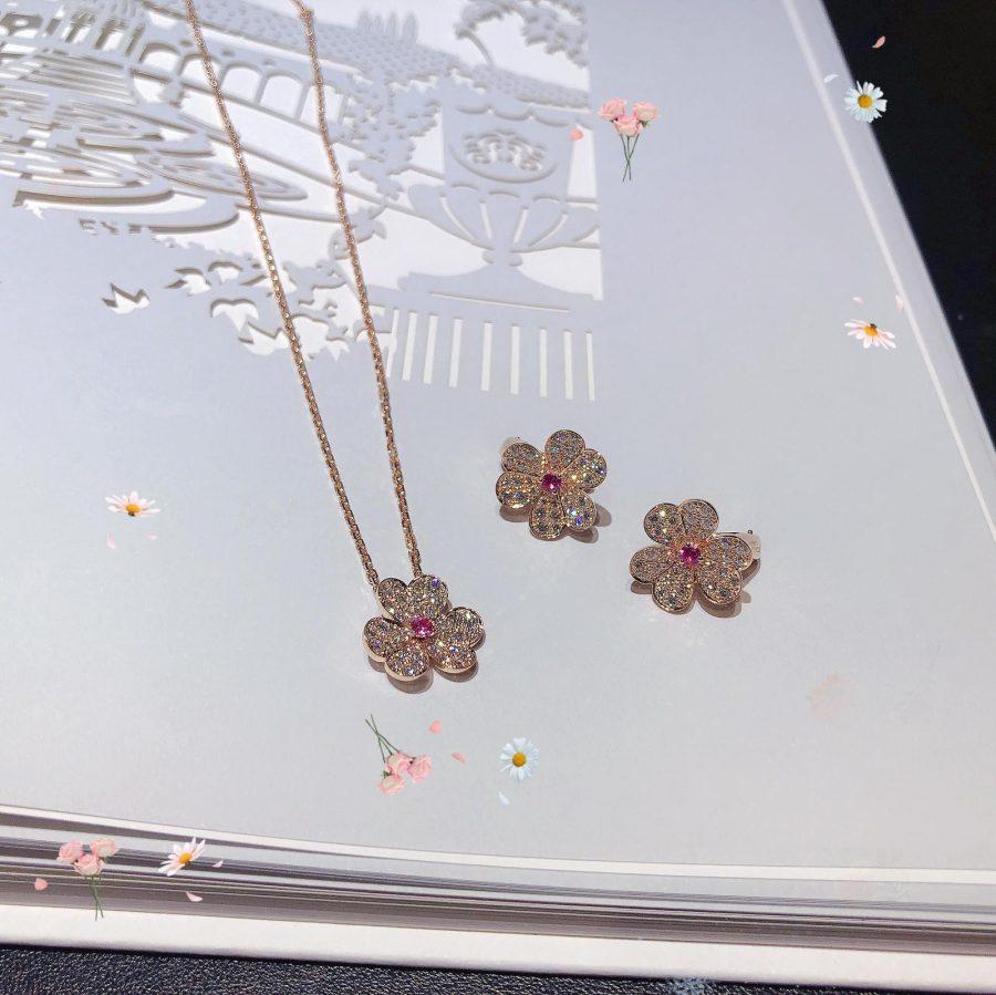 Mysitc FRIVOLE ROSE GOLD FLOWER DIAMOND NECKLACE