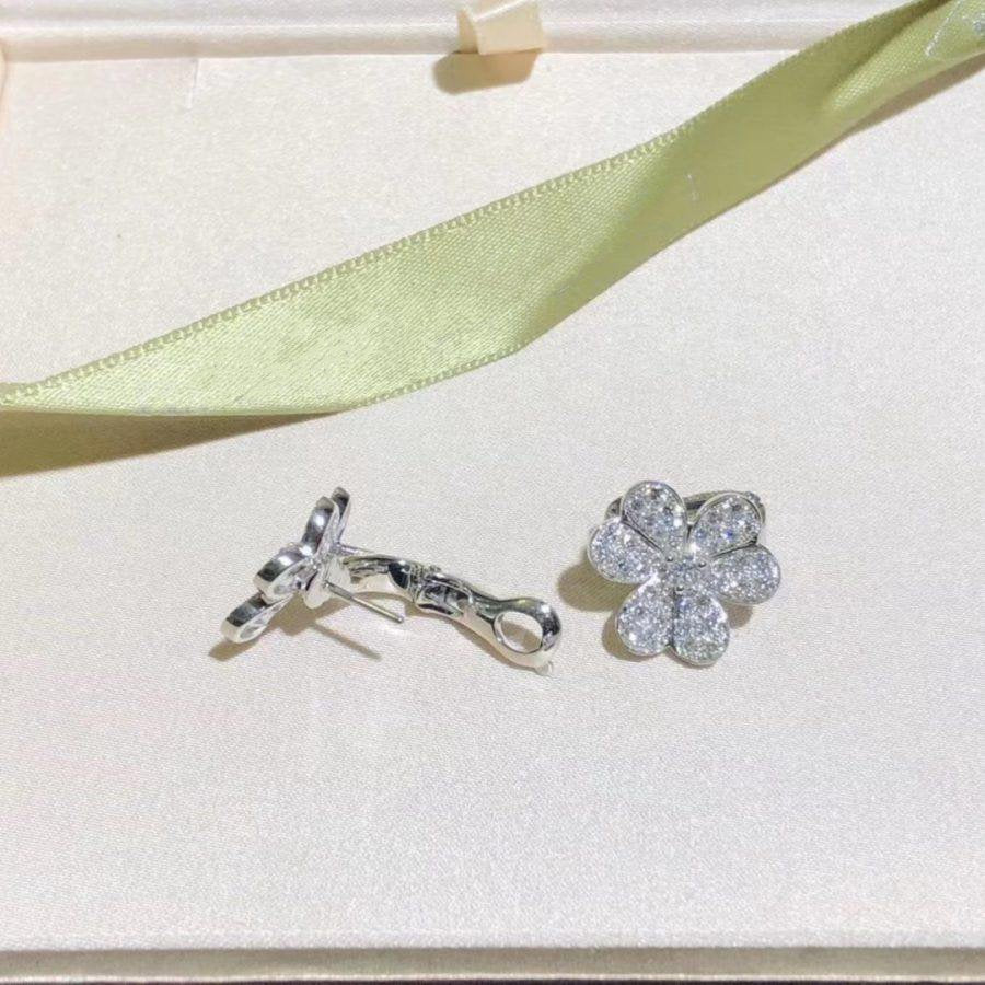 Mysitc FRIVOLE SILVER FLOWER DIAMOND EARRINGS