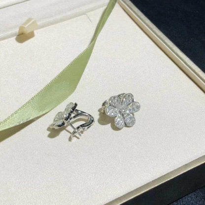 Mysitc FRIVOLE SILVER FLOWER DIAMOND EARRINGS