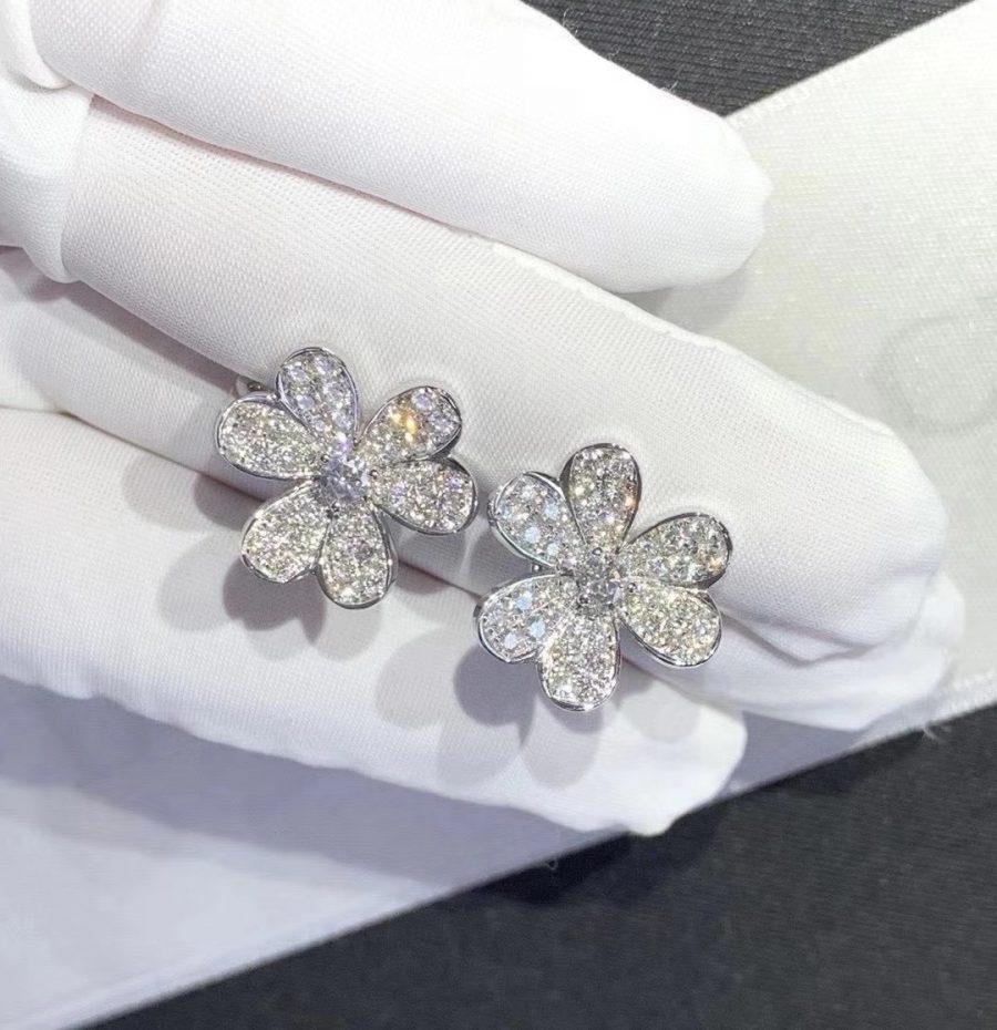 Mysitc FRIVOLE SILVER FLOWER DIAMOND EARRINGS