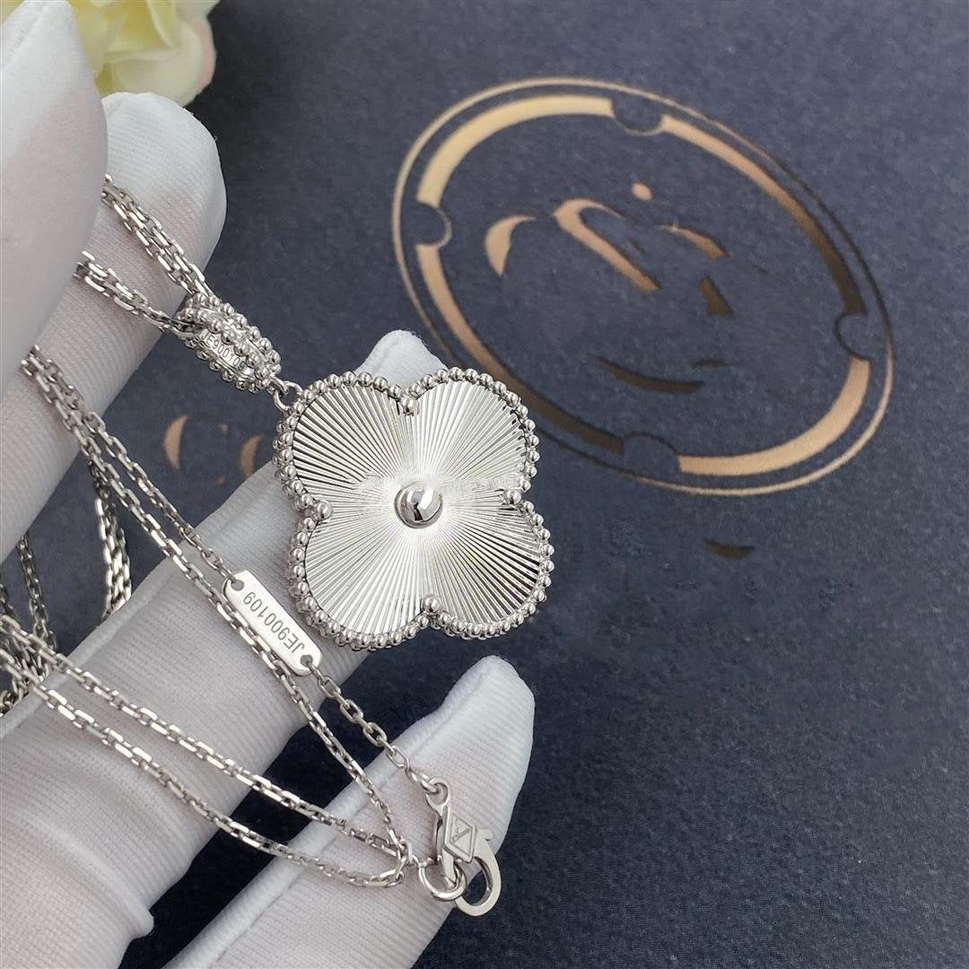 Mysitc CLOVER 25MM SILVER BIG CLOVER NECKLACE