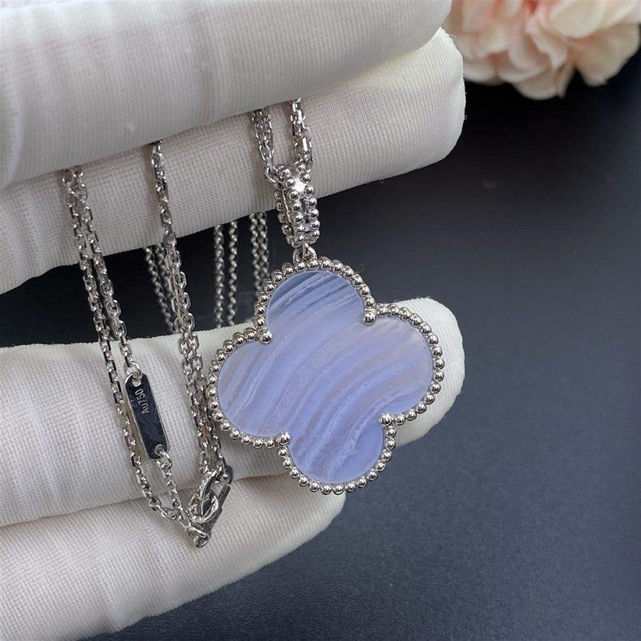 Mysitc CLOVER SILVER CHALCEDONY BIG CLOVER NECKLACE