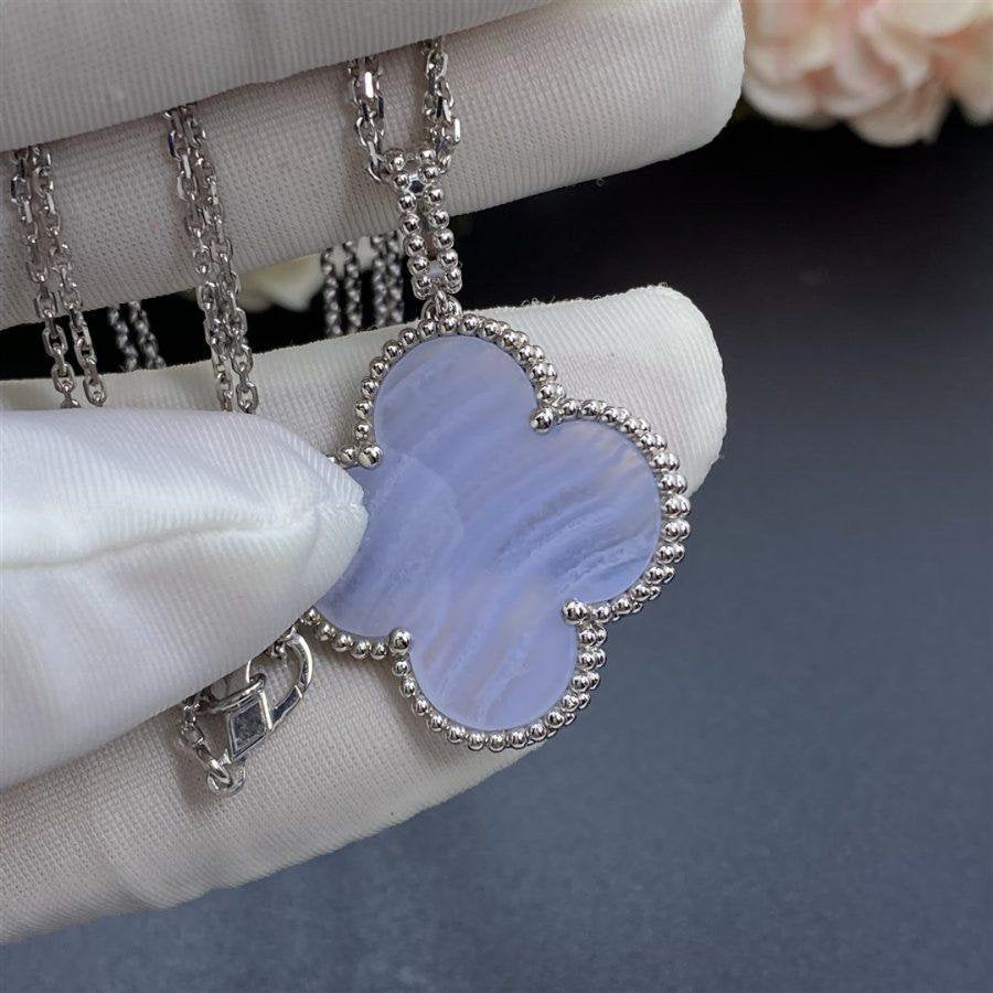 Mysitc CLOVER SILVER CHALCEDONY BIG CLOVER NECKLACE