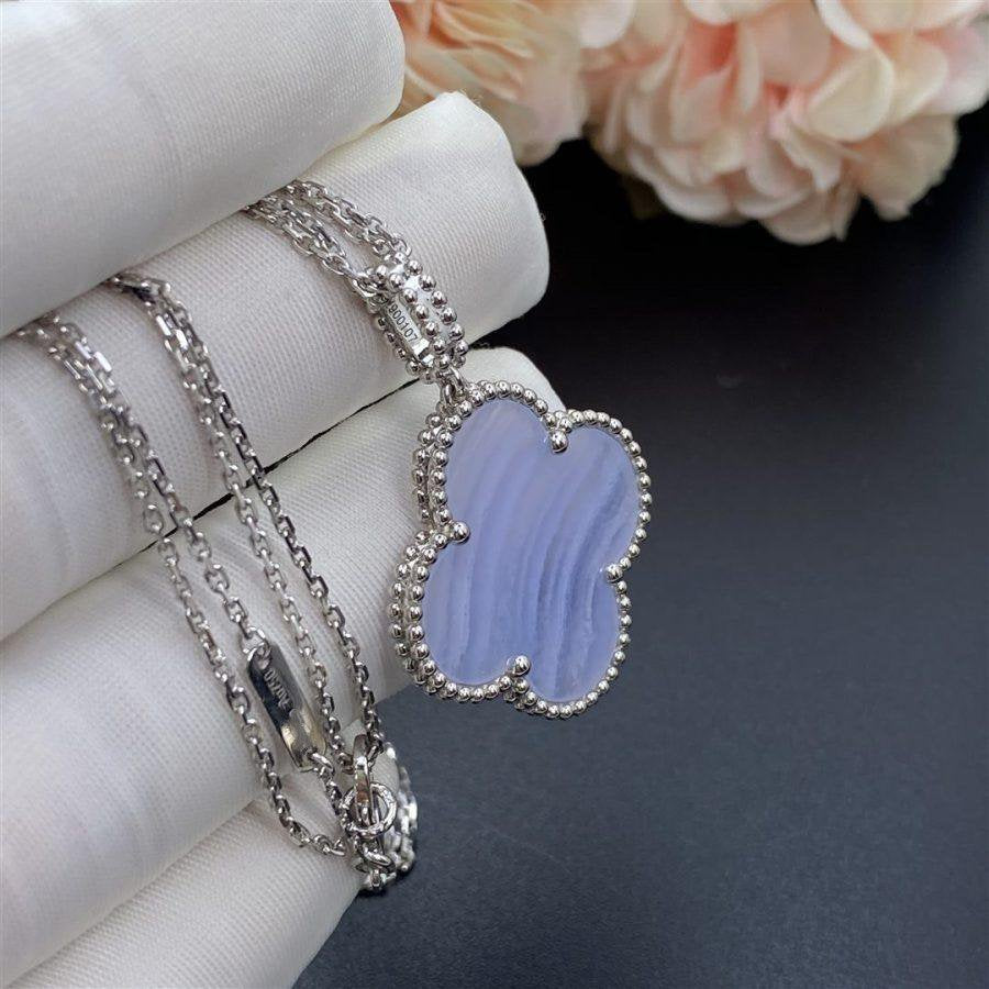 Mysitc CLOVER SILVER CHALCEDONY BIG CLOVER NECKLACE