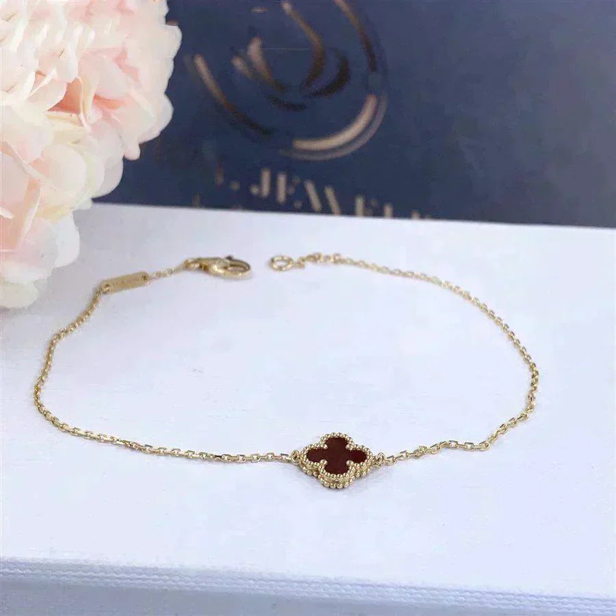 Mysitc CLOVER  CARNELIAN SINGLE FLOWER BRACELET
