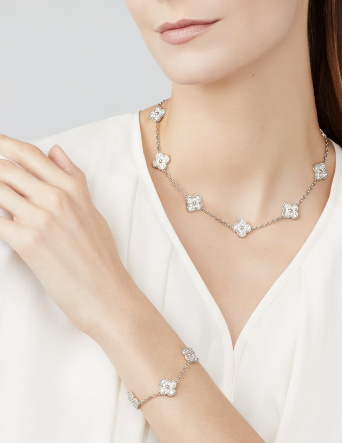 [Mysitc ]CLOVER 10 MOTIFS FULL DIAMOND NECKLACE