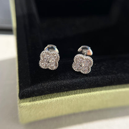 Mysitc CLOVER MINI DIAMOND STUD EARRINGS