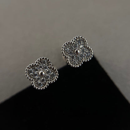 Mysitc CLOVER MINI DIAMOND STUD EARRINGS
