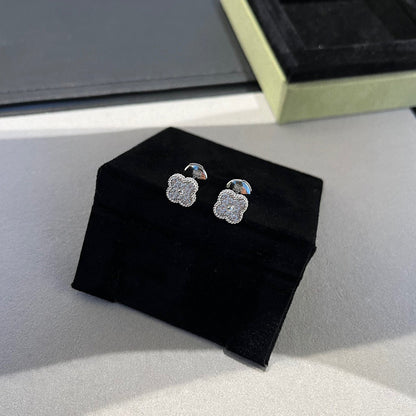 Mysitc CLOVER MINI DIAMOND STUD EARRINGS