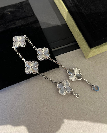 [Mysitc ]New  CLOVER 5 MOTIF LASER BRACELET COLLECTION